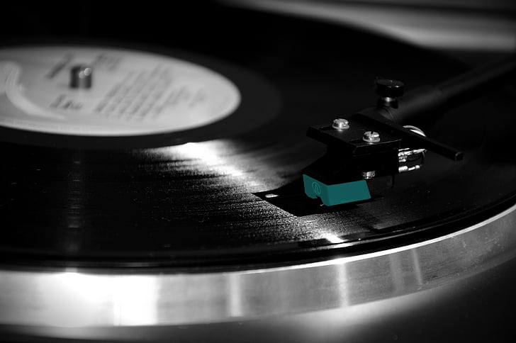 closeup photography of black vinyl record