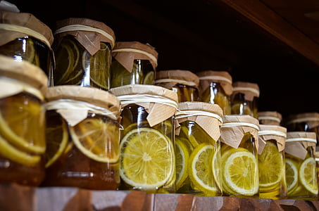 slices of lemon inside clear glass jars