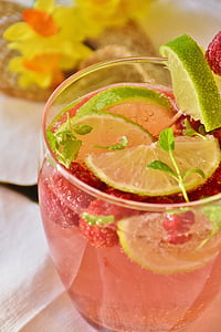 closeup photo of drinks with lemon