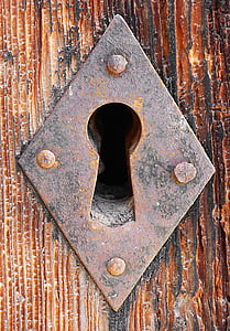 focus photo of keyhole