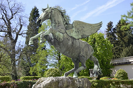 gray and white horse statue during daytime