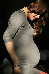 pregnant woman in gray shirt