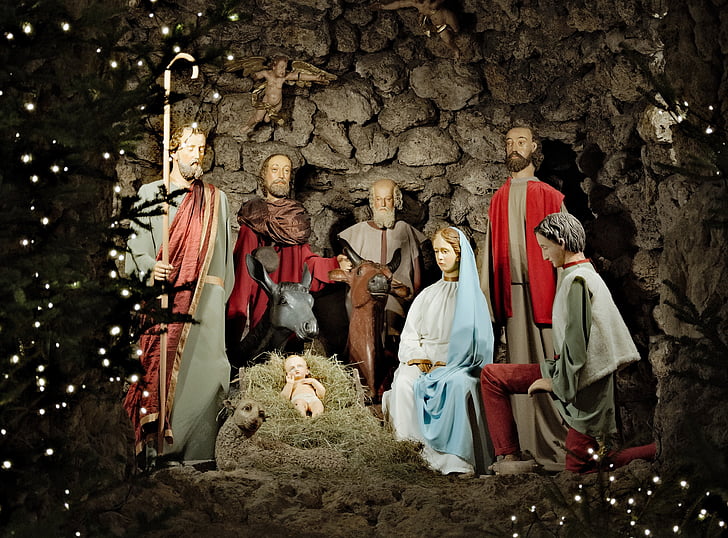 closeup photo of The Nativity figure