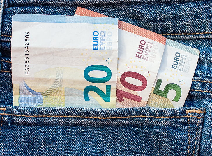 35 Euro banknotes on pocket
