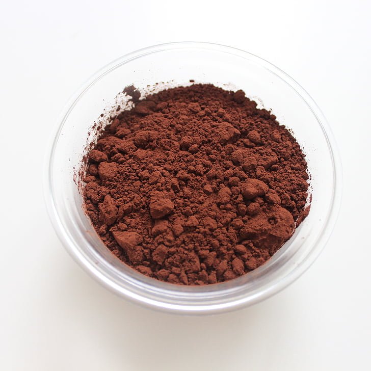 closeup photography of brown powder inside clear cup