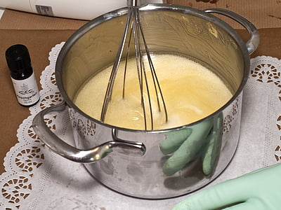 stainless steel stock pot with wire whisk