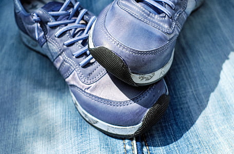 close-up photography of blue running shoes