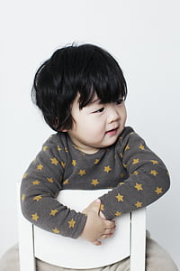 boy wearing black and yellow star print long-sleeved shirt