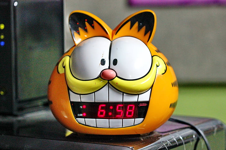 Garfield-themed digital clock reading at 6:58