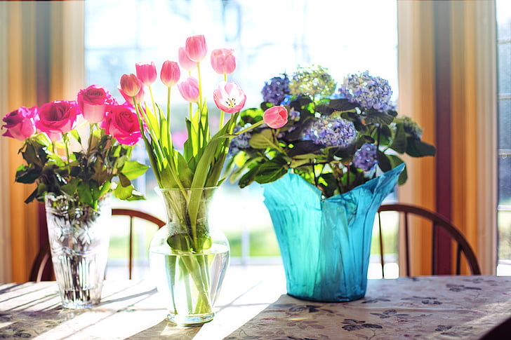 flowers in vase table decors