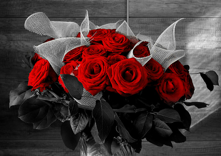 selective color of red rose bouquet