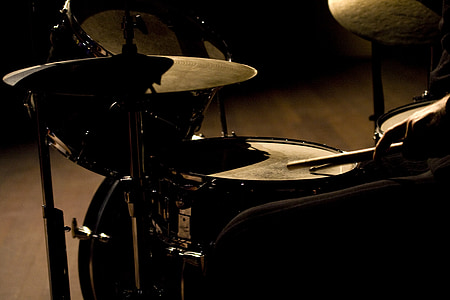 black and gray drum set